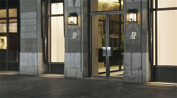 爱彼手表发条拧反了如何处理