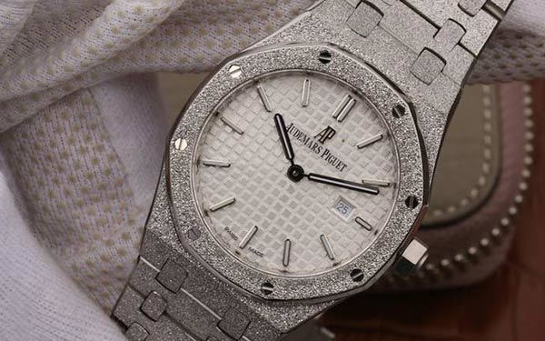 爱彼手表脏了应该咋办